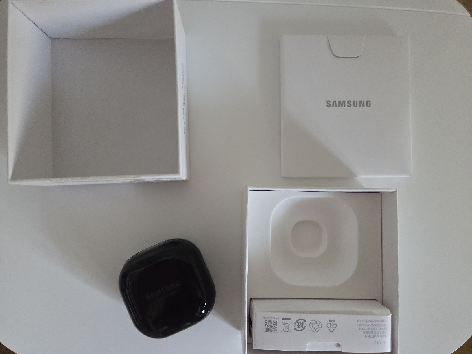 Samsung Cuffie: Samsung Buds Live – Usato da Hochdorf venduto da lor_27 1
