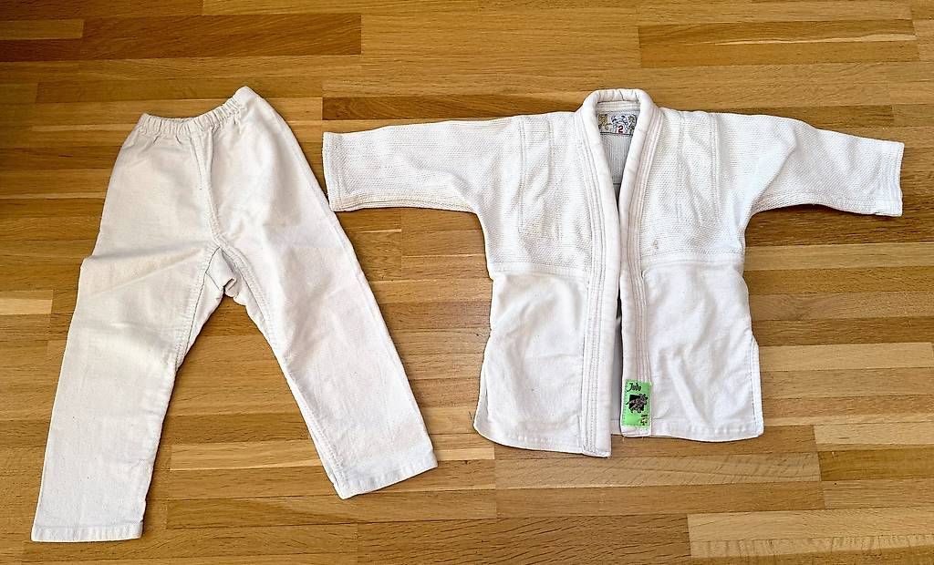 Kimono: Judoanzug Kinder 110 – Usato da Zürich venduto da vasile23
