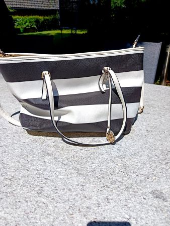 Handtasche