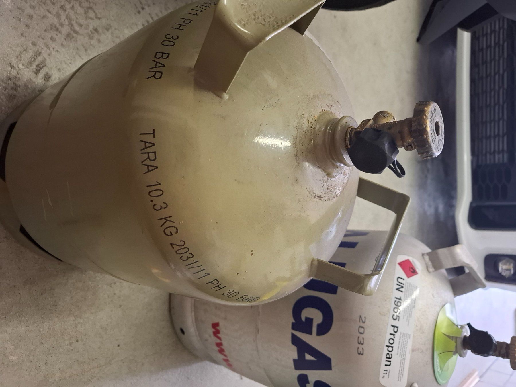 Apparecchiature e tecnologia a gas: ALU und Metall Gasflasche – Usato da Sins venduto da PCHeizer 3