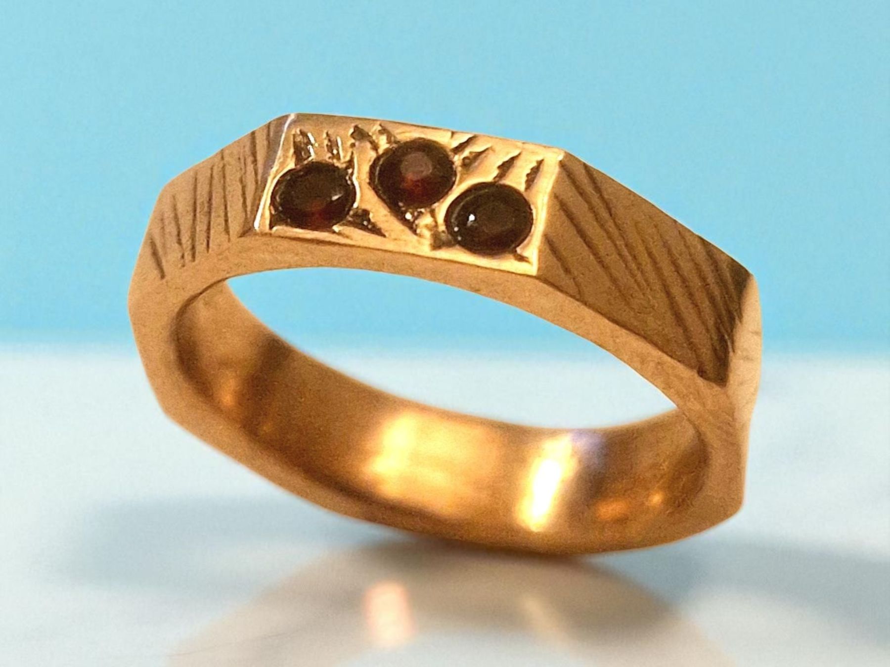 Anelli: Achteckiger Ring mit Granat, Grösse 51.7 – Nuovo e nell'imballaggio originale da Aarau venduto da Schmuckhoehle_MD 1