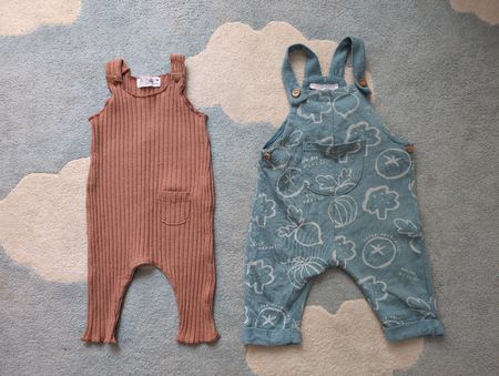 set de deux salopettes pour bébé 62cm (1-3mois)
