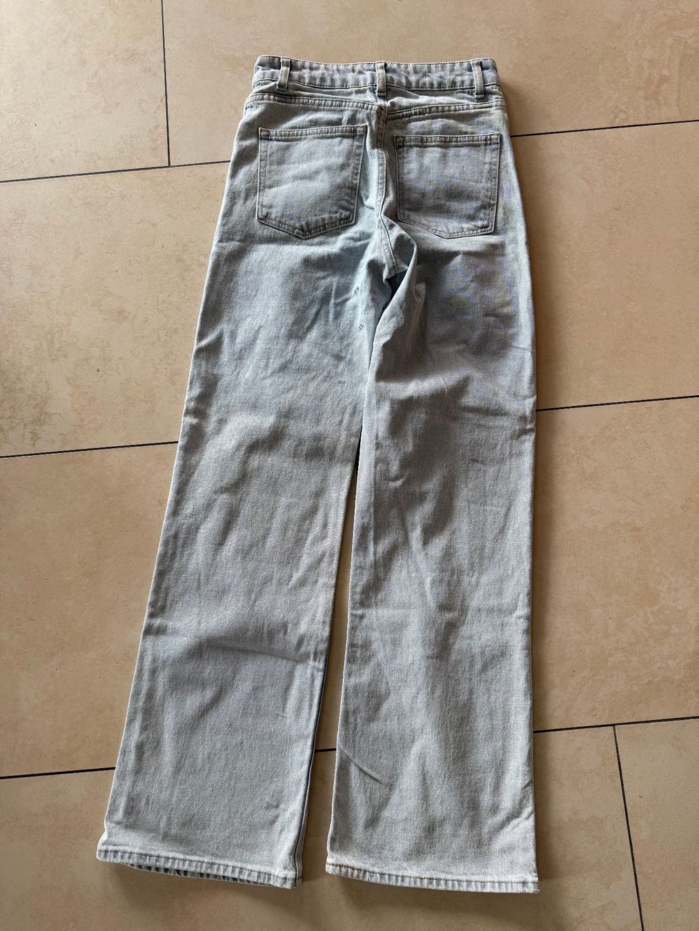 H&M Jeans: Hellblaue Jeans mit Schlag Grösse 36 – Usato da Kirchdorf AG venduto da coco123 1