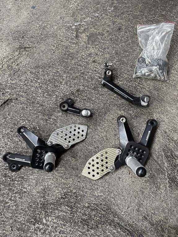 Rizoma Alle Motorradersatzteile: Rizoma Fussrasten Set für Ducati 848 / 1098 / 1198 / S / R – Gebraucht aus Bern von CarCollectorBern