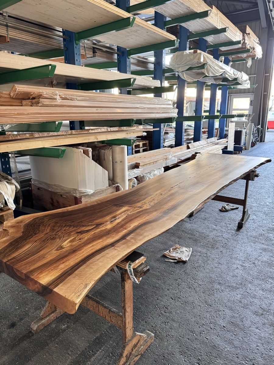 Articoli in legno: Massive Nussbaum Tischplatte – Nuovo e nell'imballaggio originale da Unterkulm venduto da UsefulGoodsHub