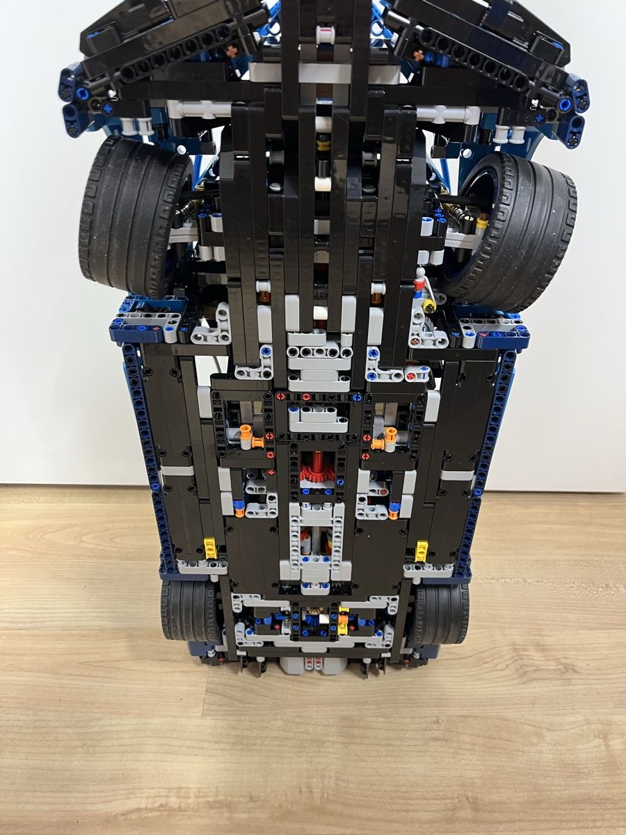 Lego Kit di costruzioni: Lego Technic Bugatti Chiron 42083 – Usato da Steinhausen venduto da yzos 3