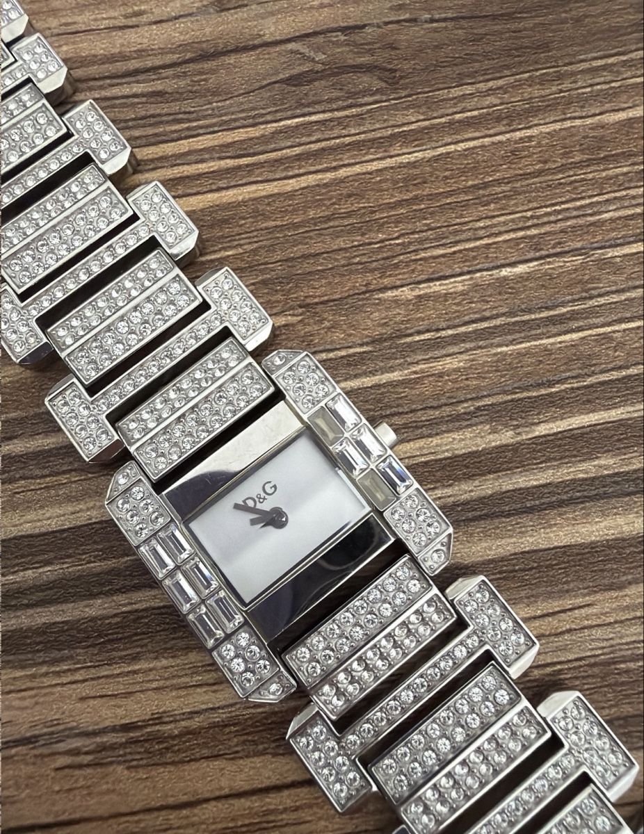 Dolce & Gabbana Orologi: D&G Damenuhr mit Strass silber – Usato da Bauma venduto da athena00 1