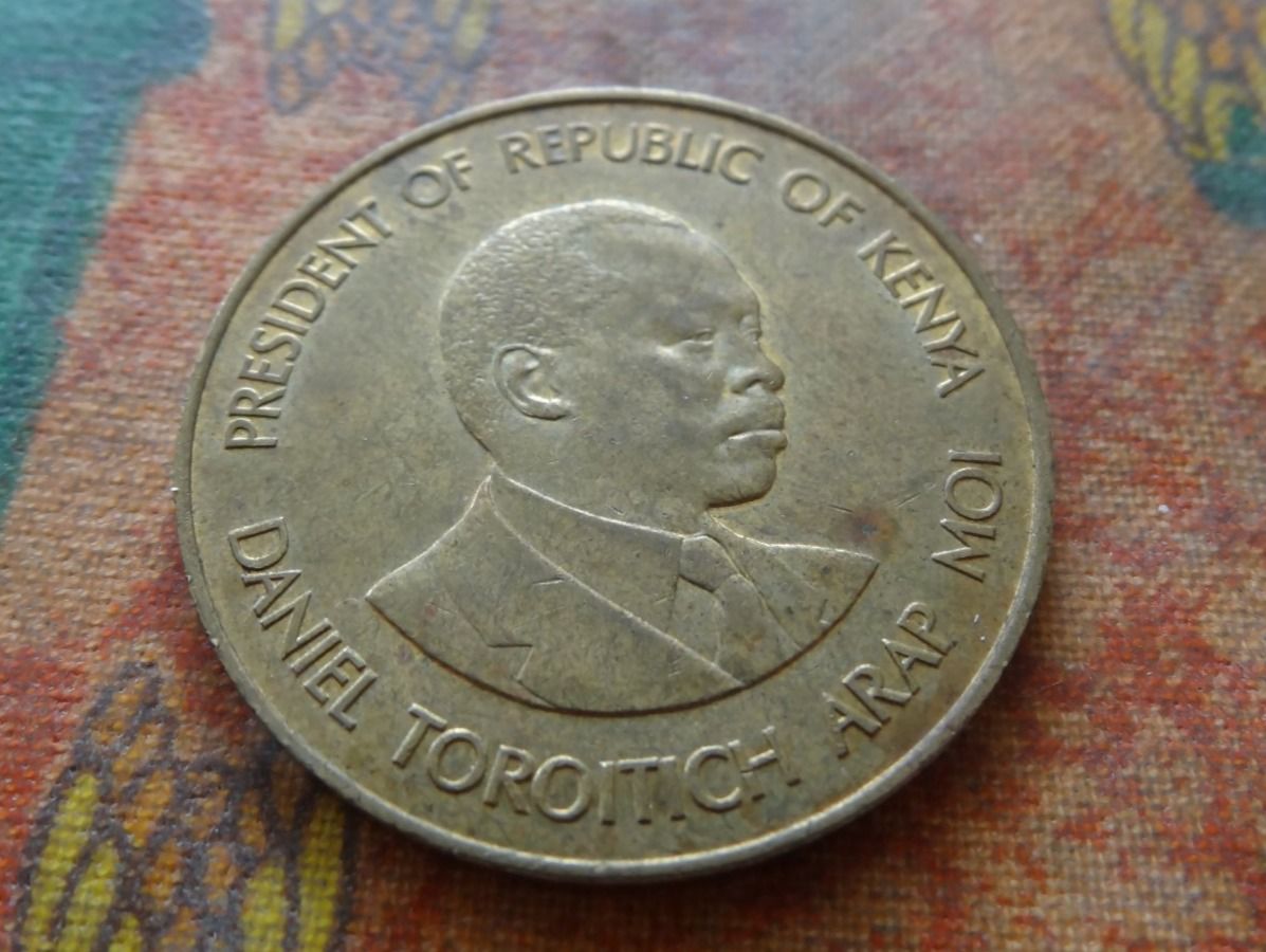 Tutti le monete: KENYA   10  Cents   1986 – Usato da Romanel-sur-Lausanne venduto da Swift13 1