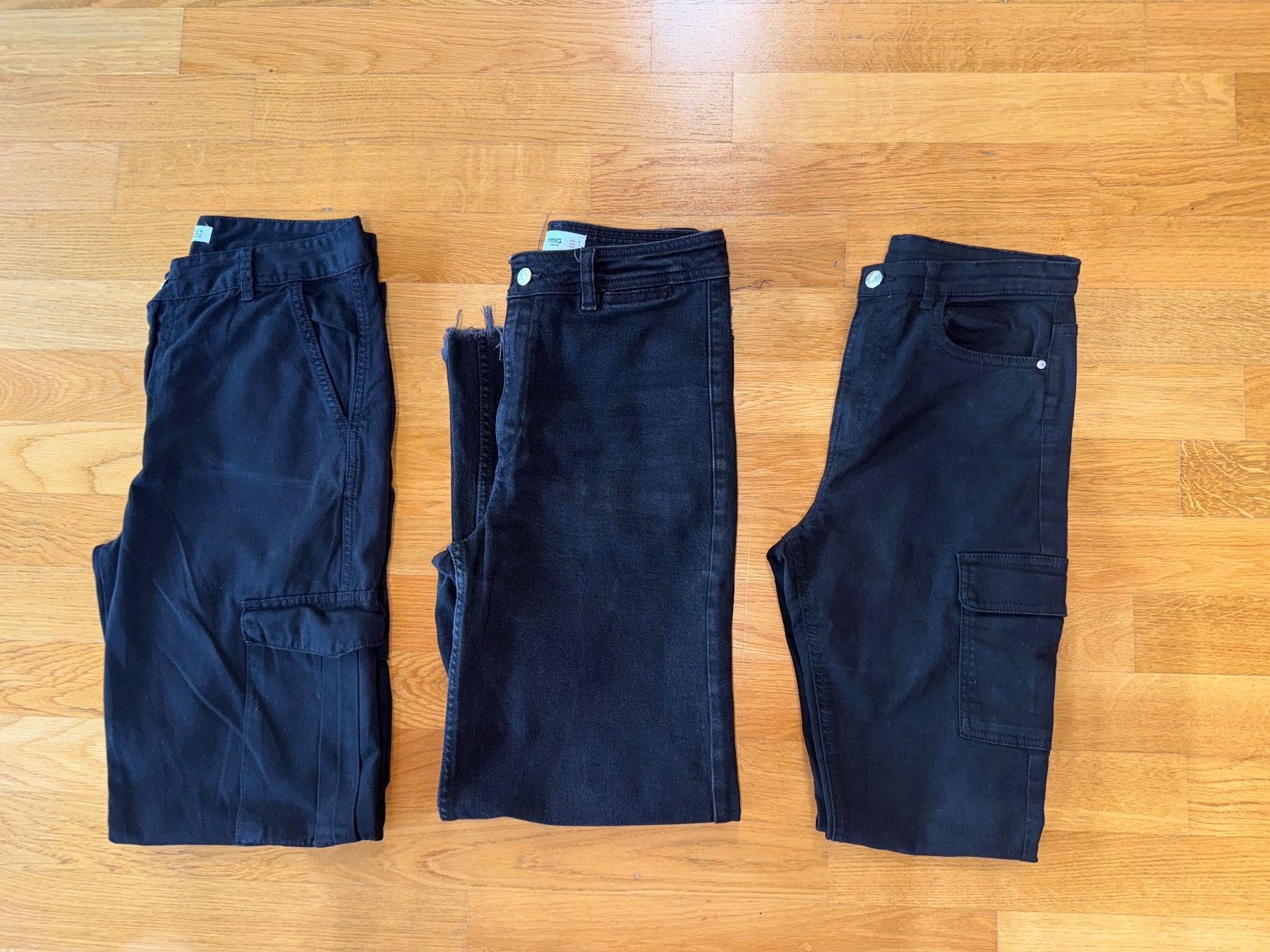 Pantaloni: 3 pantalons noirs – Usato da Cologny venduto da PEACEANDLOVE