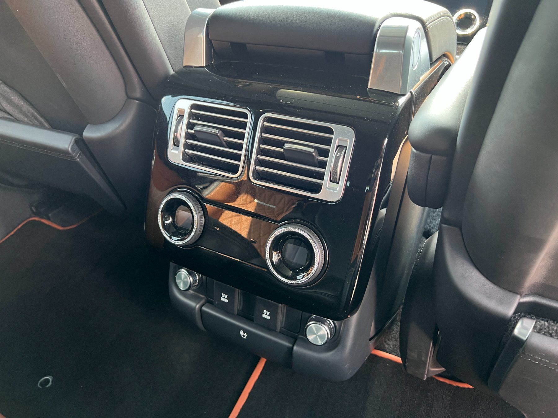 Land Rover Automobili: Range Rover SV Autobiography 5.0 V8 Supercharged 565 PS – Usato da Saanen venduto da Hanschristian 6