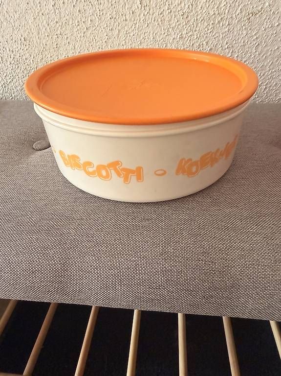 Behälter & Ähnliches: Tupperware ClickPlus / Bingo Vorratsdose weiss-orange – Gebraucht aus Bellikon von Schwoscht