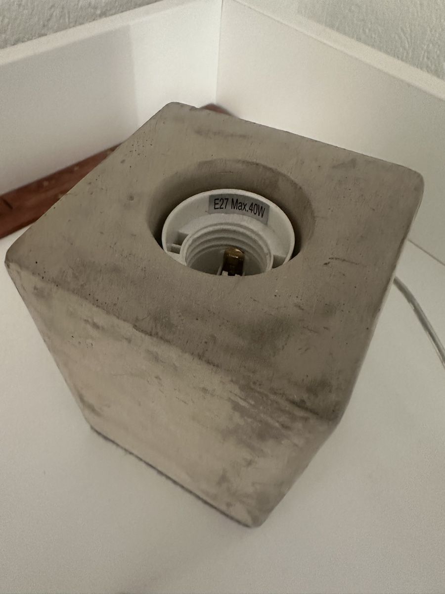Lampen: Beton Tischlampe mit Edison Glühbirne – Gebraucht aus Liestal von esr_9y9c 3