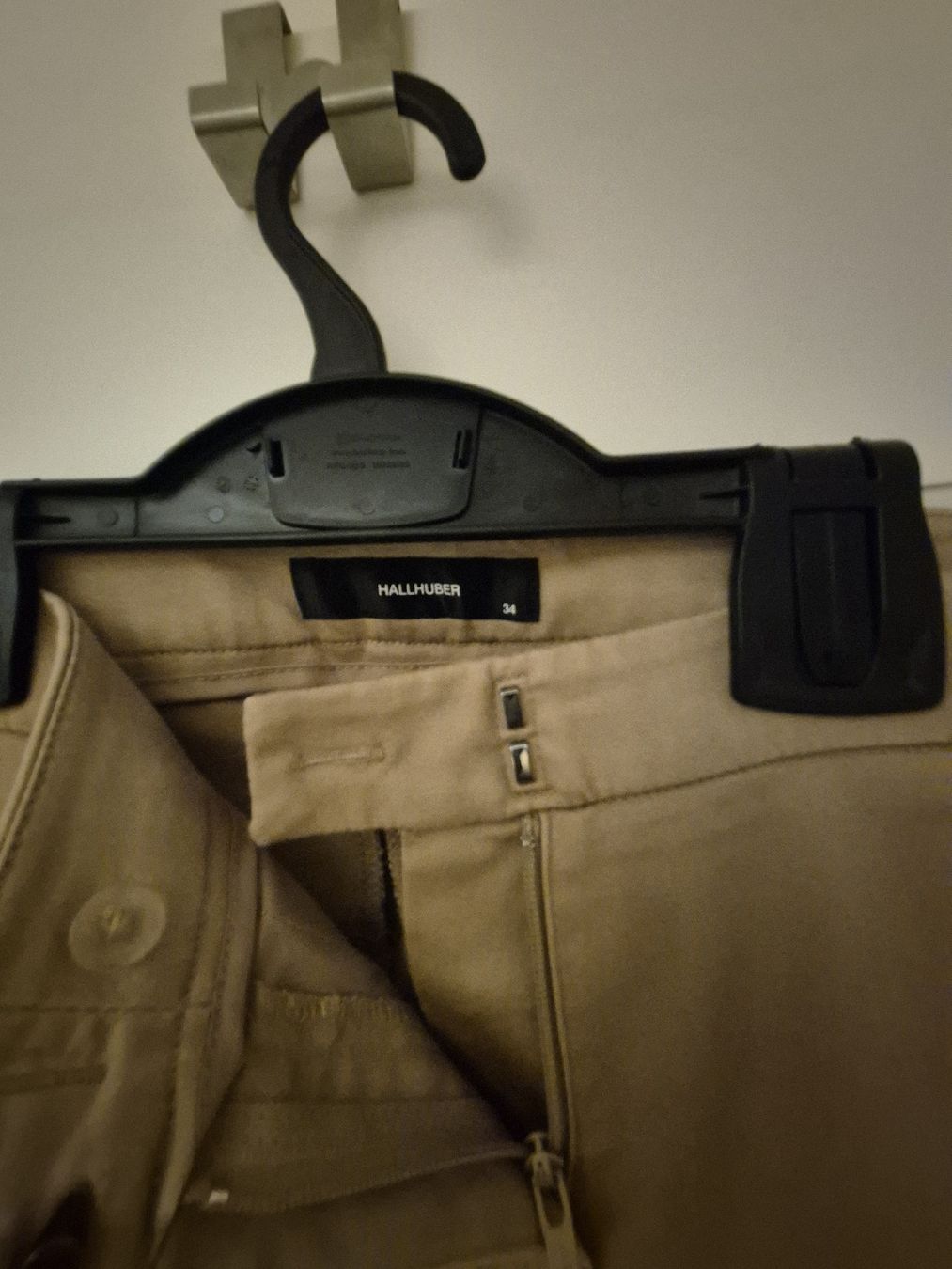 Hallhuber Hosen: Hallhuber Stoffhose Beige, Gr. 34 – Neu (gemäss Beschreibung) aus Zürich von Inanina 1