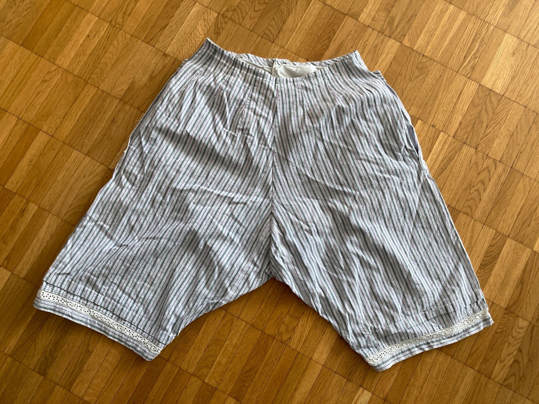 Vestiti: Kleider aus früheren Zeiten – Usato da Winterthur venduto da Quilterin 4