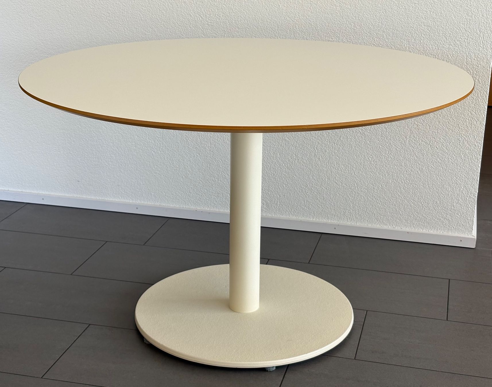 Ikea Tavoli: Runder, pflegeleichter Esstisch, weiss – Usato da Speicher venduto da salix42
