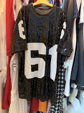 Wie neu 🖤Pailletten 👗mit weissem Aufdruck Gr. M
