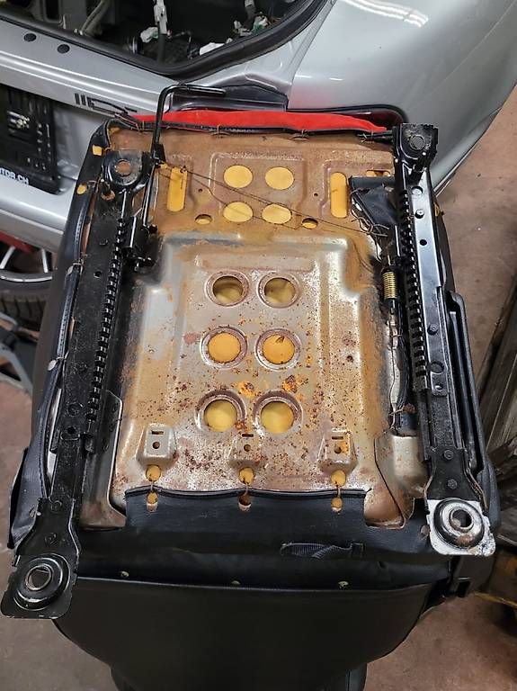 Tutti pezzi di ricambio auto: Mazda MX5 NA Sitze – Usato da Hinwil venduto da Jana0negative 4