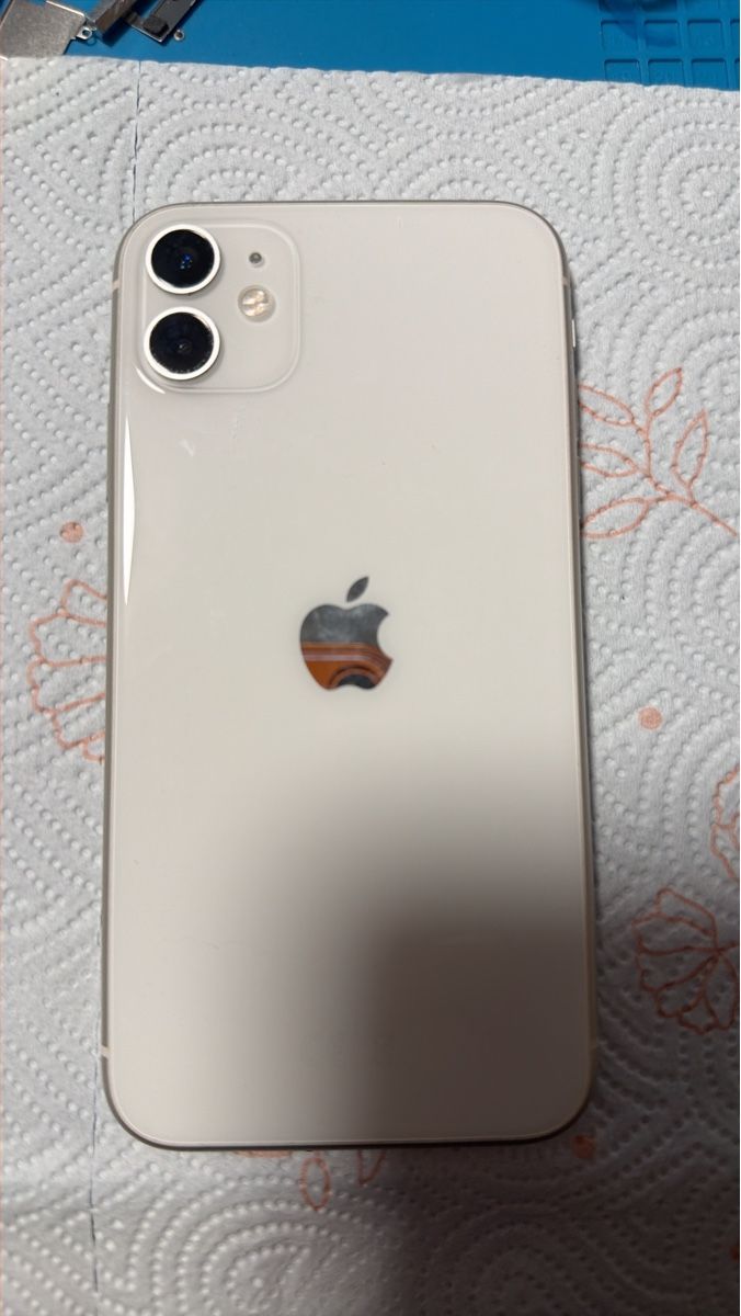 Apple Portables: iPhone 11 weiss gebraucht – D'occasion à Bazenheid par osm_9bjy