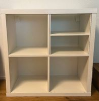 2x2 Kallax Regal mit Bodeneinsatz
