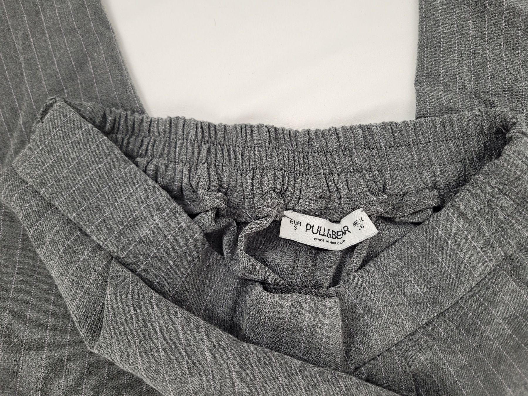 Pull&Bear Pantaloni: PULL&BEAR pantalon gris – Usato da Lausanne venduto da PlusValue_Lausanne 3