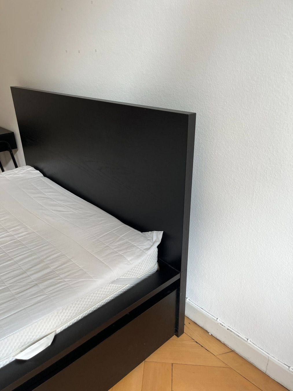 Ikea Betten: schwarzes IKEA-Bettgestell mit Schubladen – Gebraucht aus St. Gallen von emi_5dkv 2