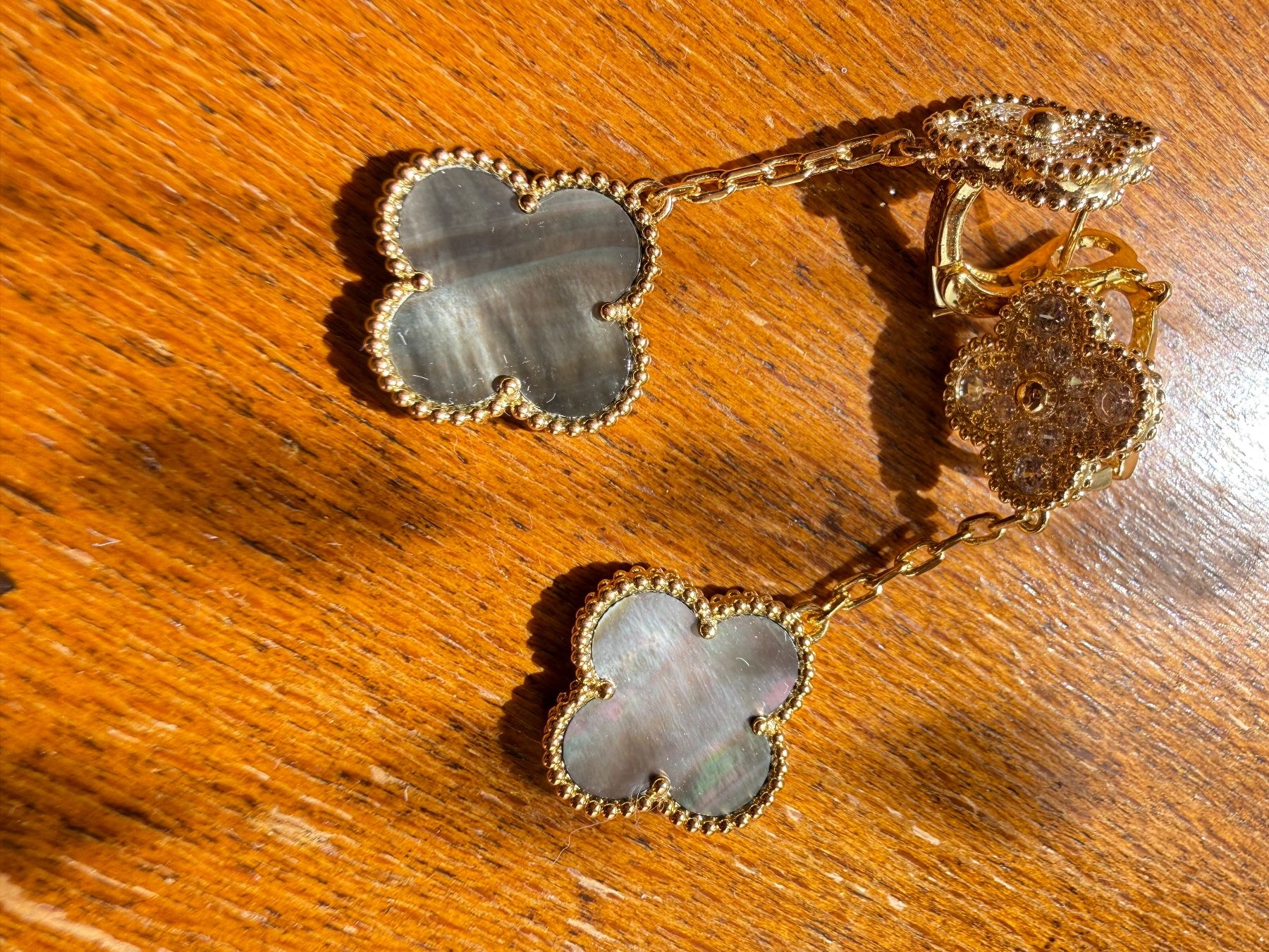Ohrringe & -stecker: Boucles d'oreilles trèfle, plaqué or – Neu und originalverpackt aus St-Maurice von Sandrinette123 2