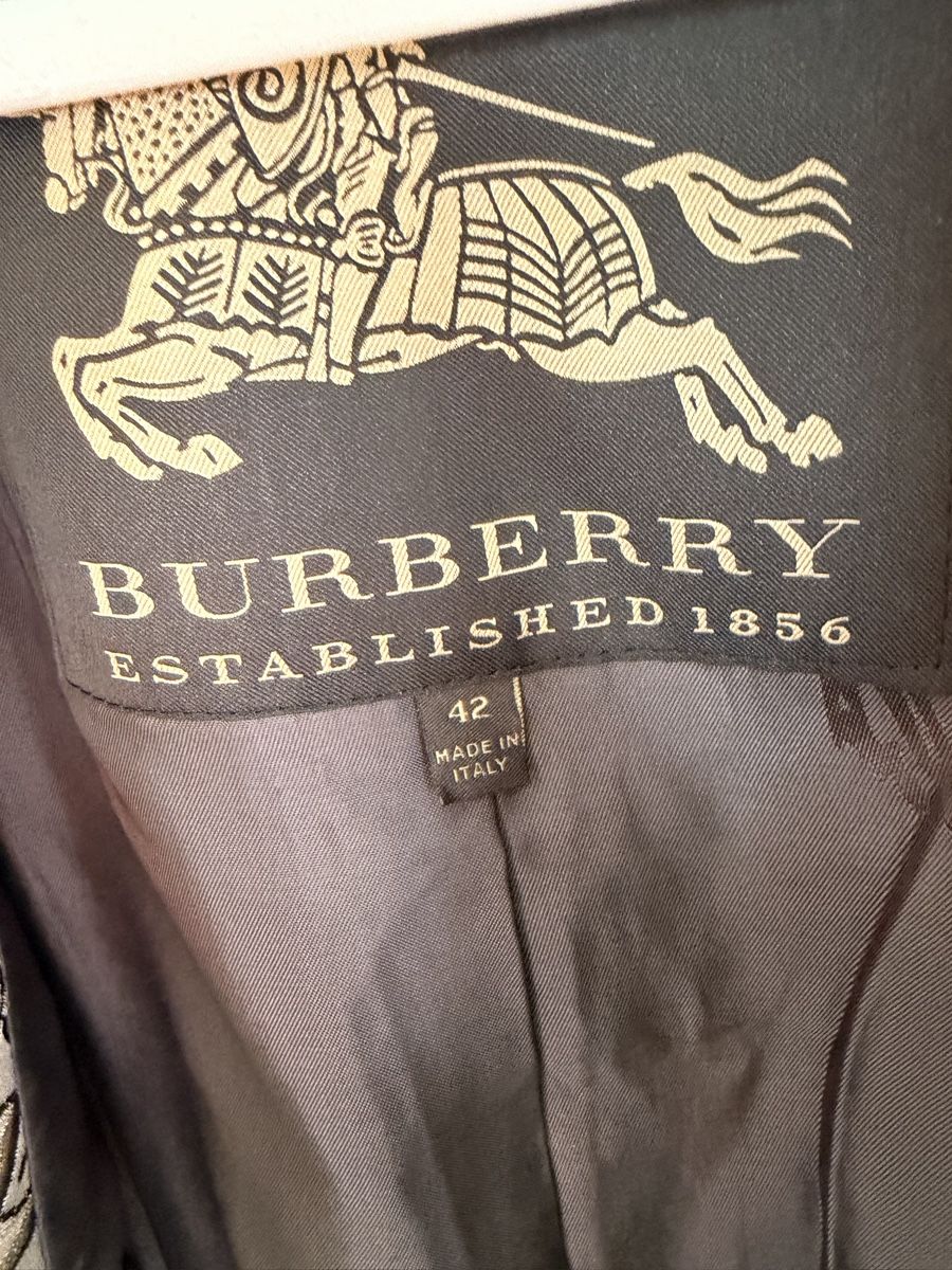 Burberry Mäntel: Burberry Trenchcoat Blumenmuster – Gebraucht aus Teufen AR von florianreiser 2