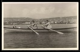 Foto-AK Zürich, Bootspartie vor dem Ufe