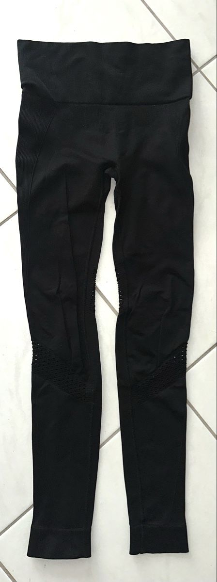 Leggings: ALALA LEGGINS GR. S – Gebraucht aus Unteraegeri von MH203 3