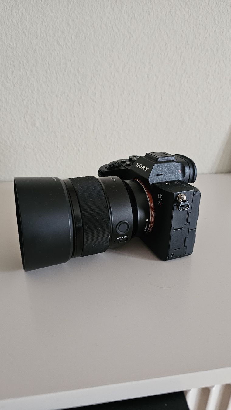 Sony Fotocamera: Sony A7R IV + 85mm f1.8 – Nuovo (secondo la descrizione) da grenchen venduto da adr_6sl7 3