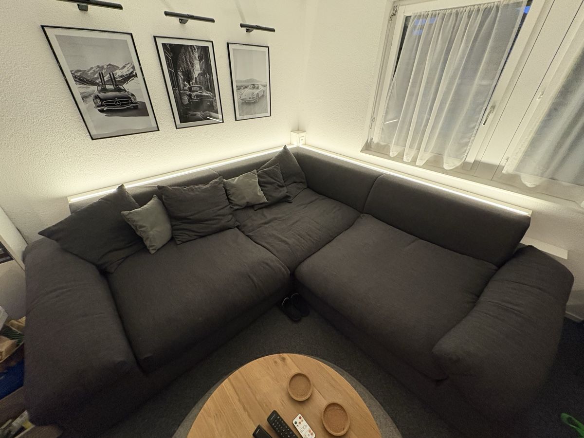 Divani: Ecksofa grau mit integriertem LED & 2 USB-Ladestation – Usato da Degersheim venduto da lis_7rwx 1
