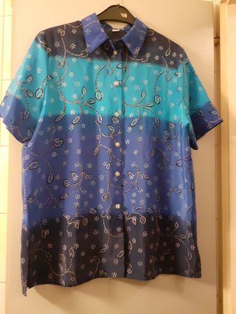 Bluse kurzarm bedruckt blau-tuerkis Grösse 40/42