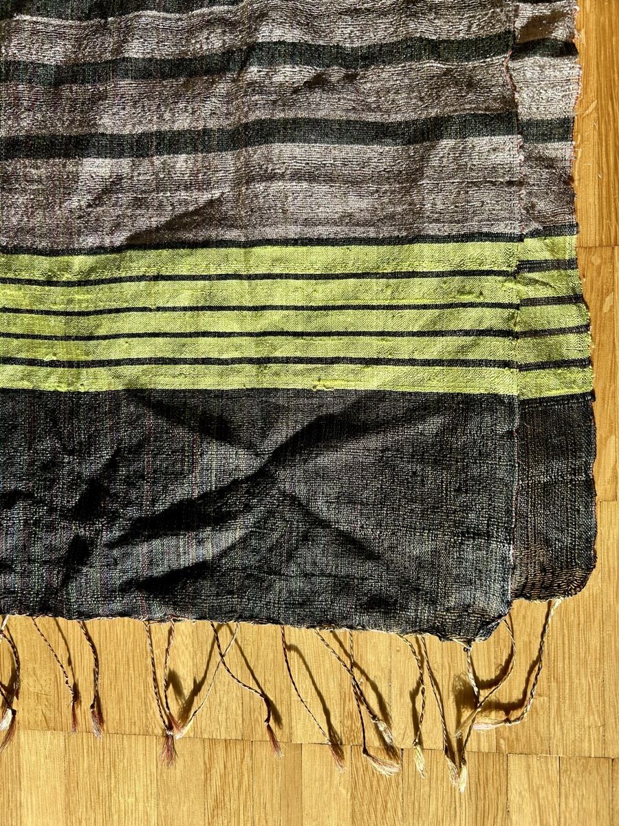 Foulard & Sciarpe: Edler afghanischer Schal aus Rohseide – Nuovo e nell'imballaggio originale da Stäfa venduto da yumai1 1