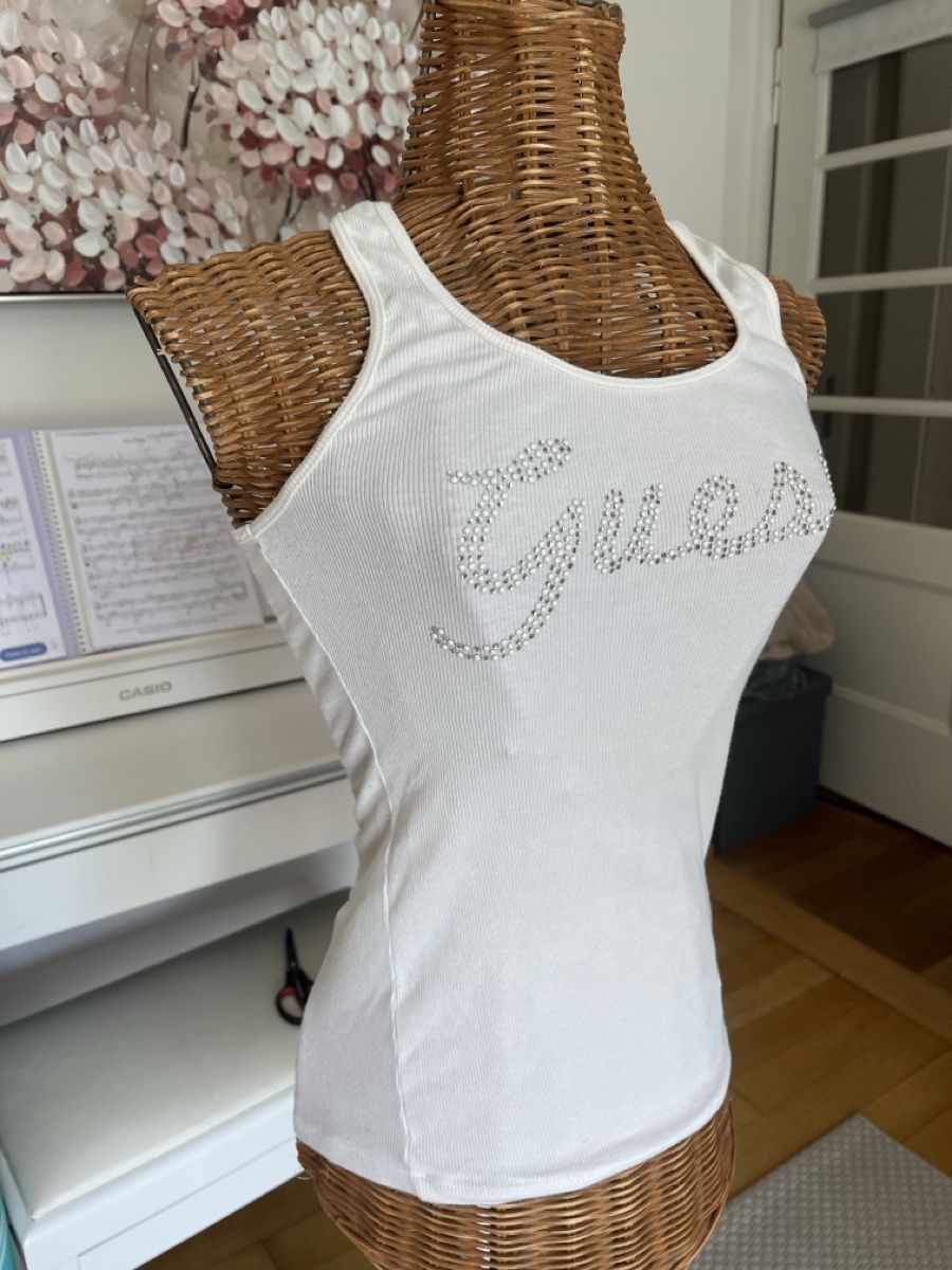 Guess Top: Guess Top, weiss mit Strass XS – Usato da Solothurn venduto da Bobesch08 2