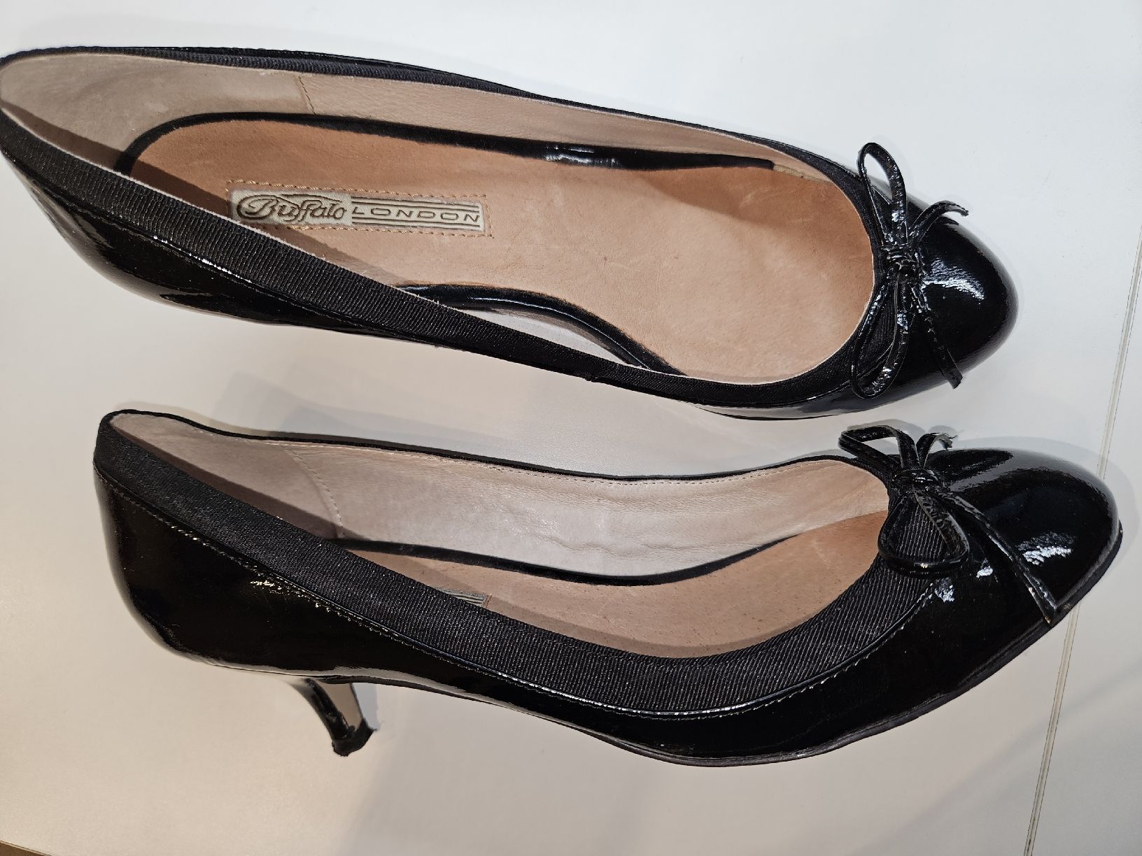 Buffalo Scarpe da donna: Buffalo Pumps Gr. 39 Lacklederoptik schwarz – Usato da Rheineck venduto da Eulalia40 1