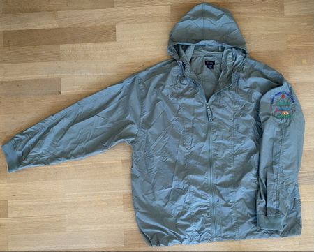 IZOD Herren Windbreaker Gr. XL Olive – NEU & ultraleicht