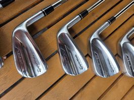Eisensatz TaylorMade P790 mit Sandwedge und Lobwedge