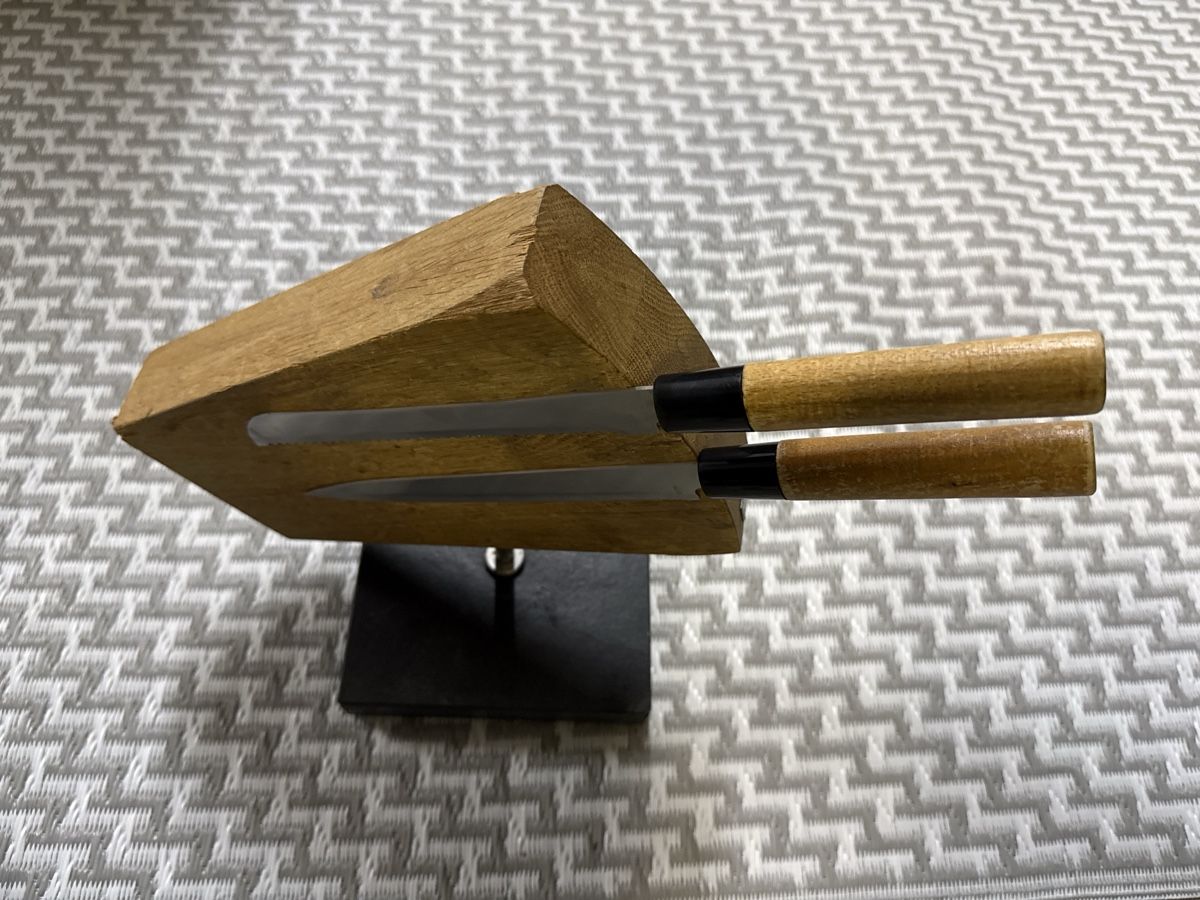 Kai Sonstige Dekorationen & Accessoires: KAI Messerblock mit zwei Messern Holzständer – Gebraucht aus Bassersdorf von Buy_interest 4