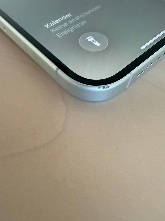 Telefoni cellulari / Smartphones: Apple iPhone 16 Plus 128 GB Weiss – Usato da Gattikon venduto da DarkKnight 4