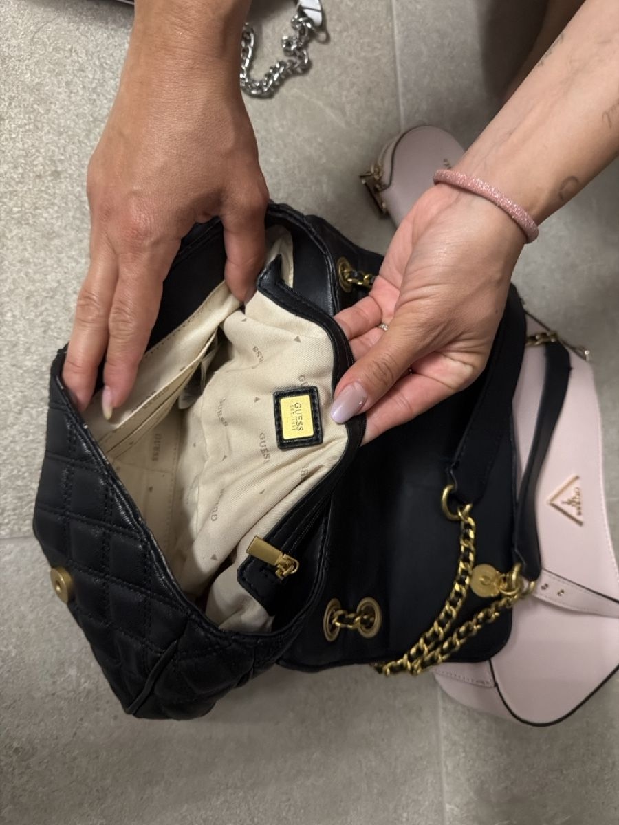 Guess Borse da donna: Tasche Guess Bundle Lot  – Nuovo (secondo la descrizione) da Massagno venduto da pokecoach 3