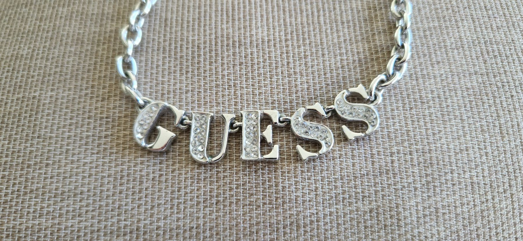 Guess Catenine: Guess Halskette mit Strass - Silberfarben – Usato da Chur venduto da BARDii 1
