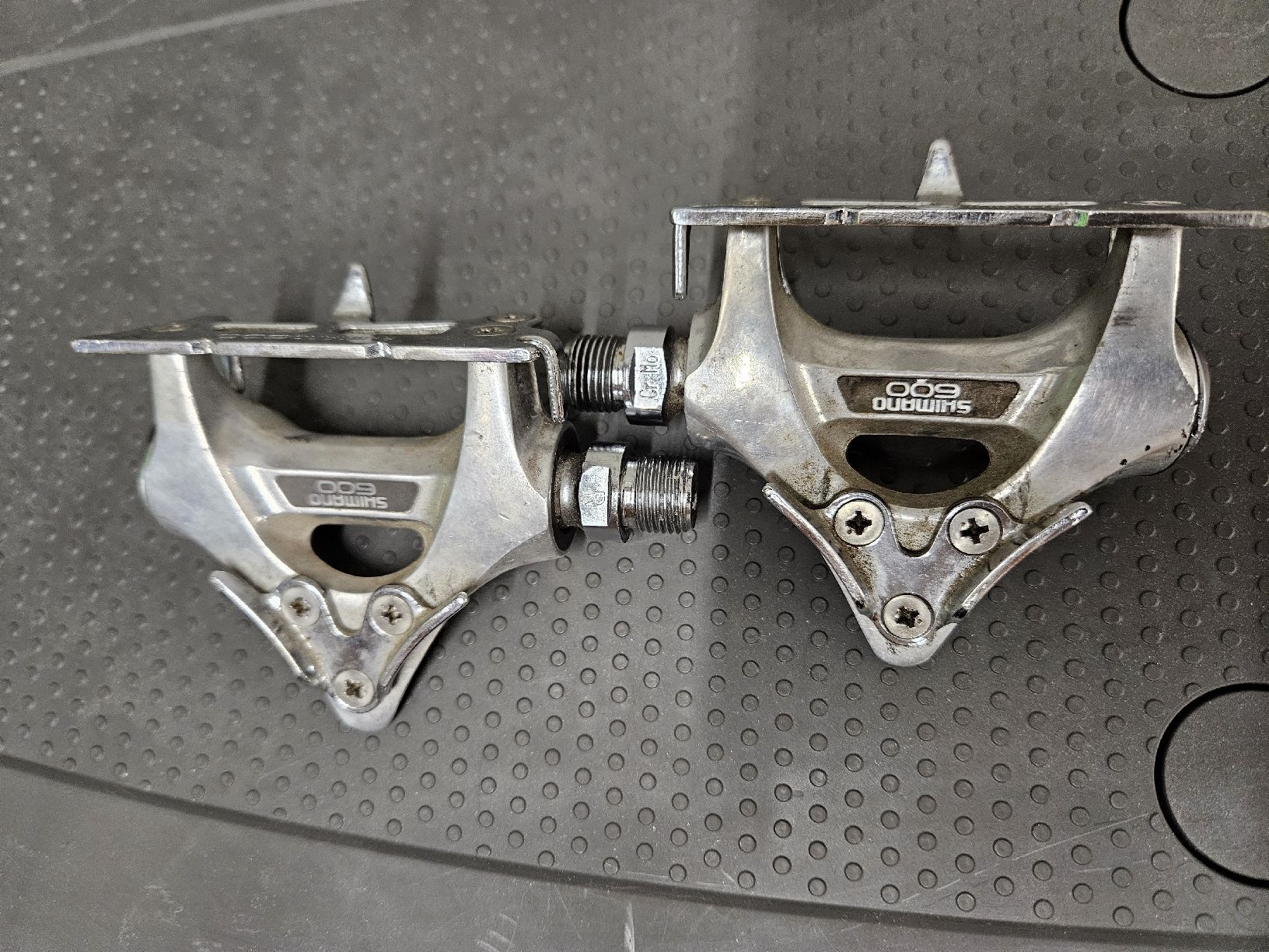 Shimano Pezzi di ricambio: Vintage Shimano 600 Bicycle Pedals  – Usato da Bern venduto da Ciprofloxacina