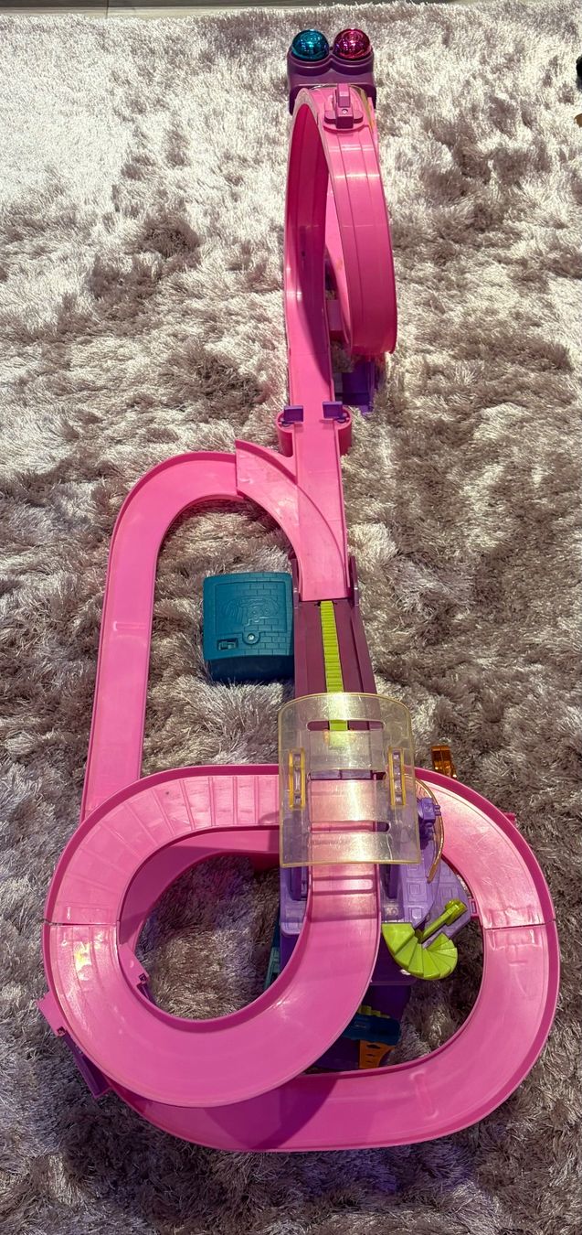Polly Pocket Giocattoli: Polly Pocket Rennbahn – Difettoso da Wölflinswil venduto da Crow