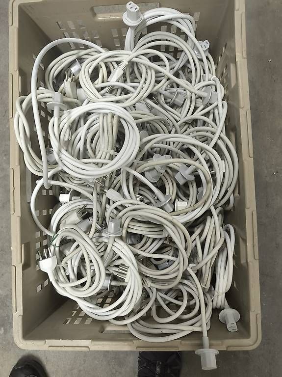 Apple Câbles: 50× Apple Stromkabel mit Schweizer Stecker (1,8 m – D'occasion à Binningen par saviola01 3