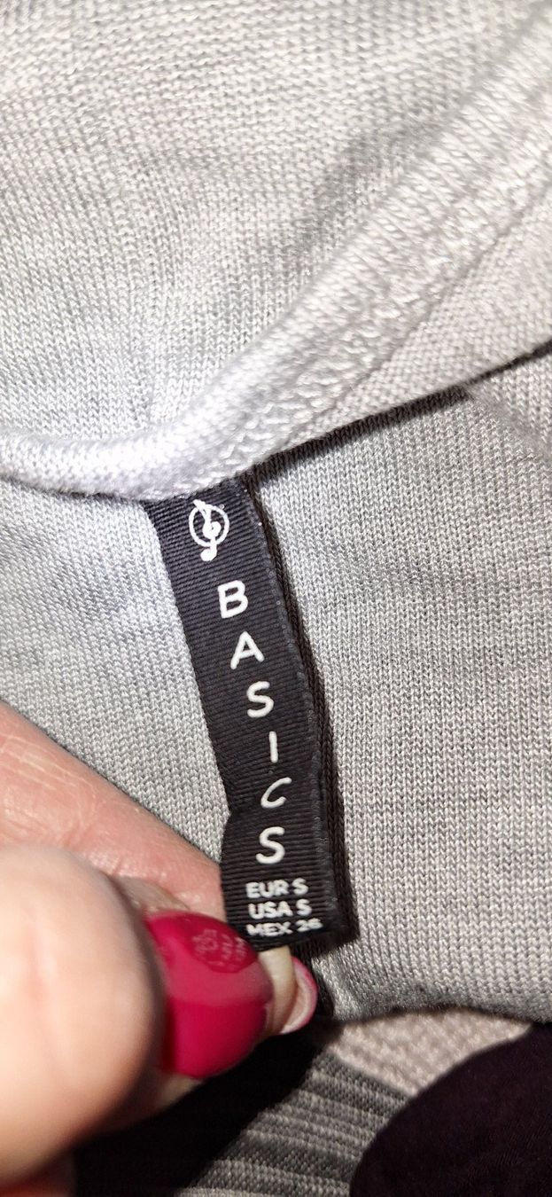 Stradivarius T-shirts: Stradivarius,  pull – Neuf avec emballage d'origine à Lussery-Villars par pousinete02 4