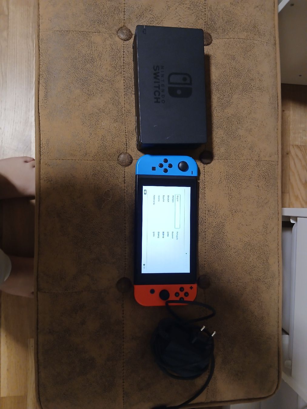 Nintendo Consoles: Nintendo Switch Console with Dock and Power Adapter Used – D'occasion à St Gallen par Buybuybuybye 4