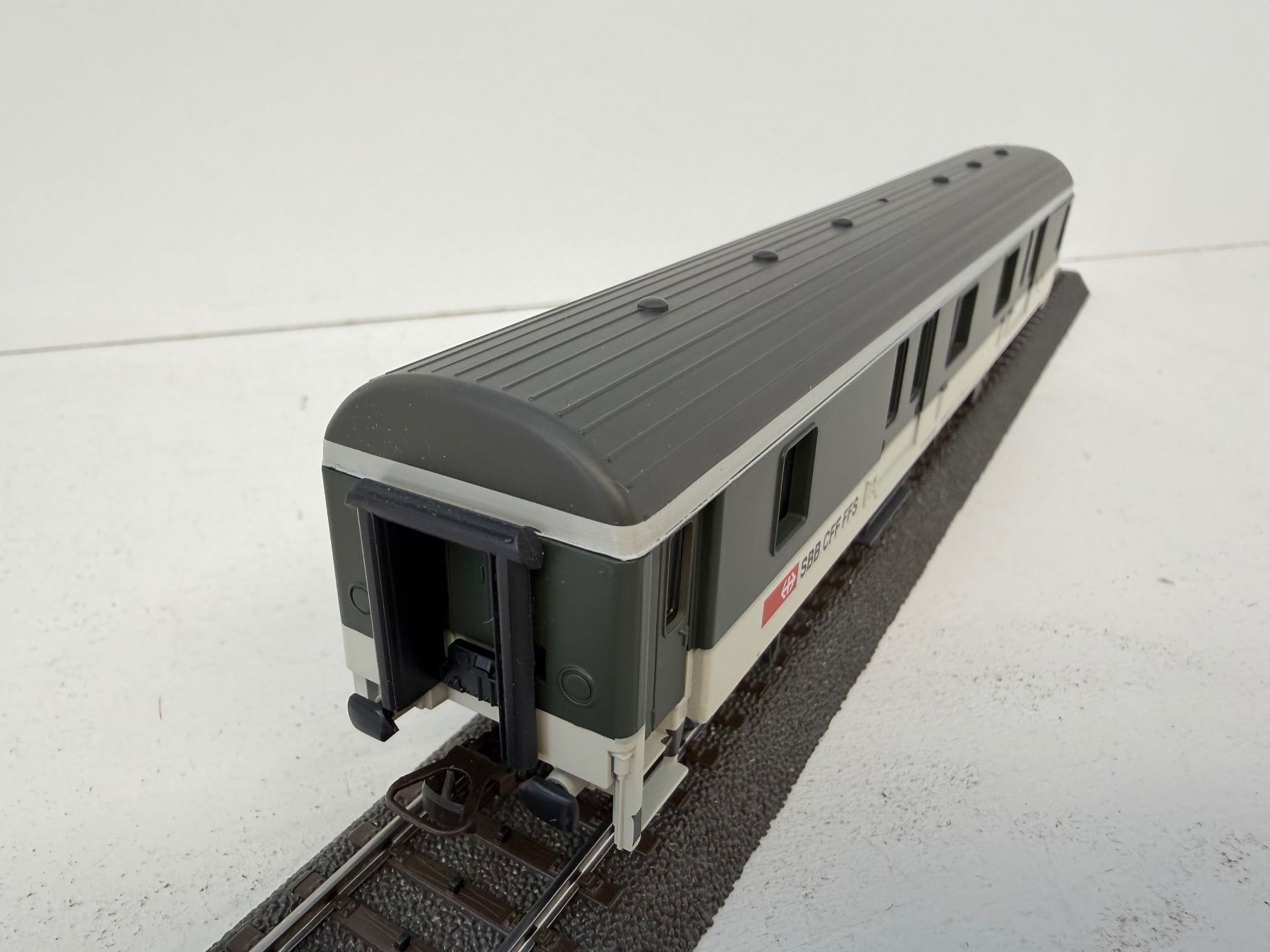 Lima Modelleisenbahnen: Lima 309365 SBB Gepäckwagen – Gebraucht aus Büsserach von ModellbahnDepot 4