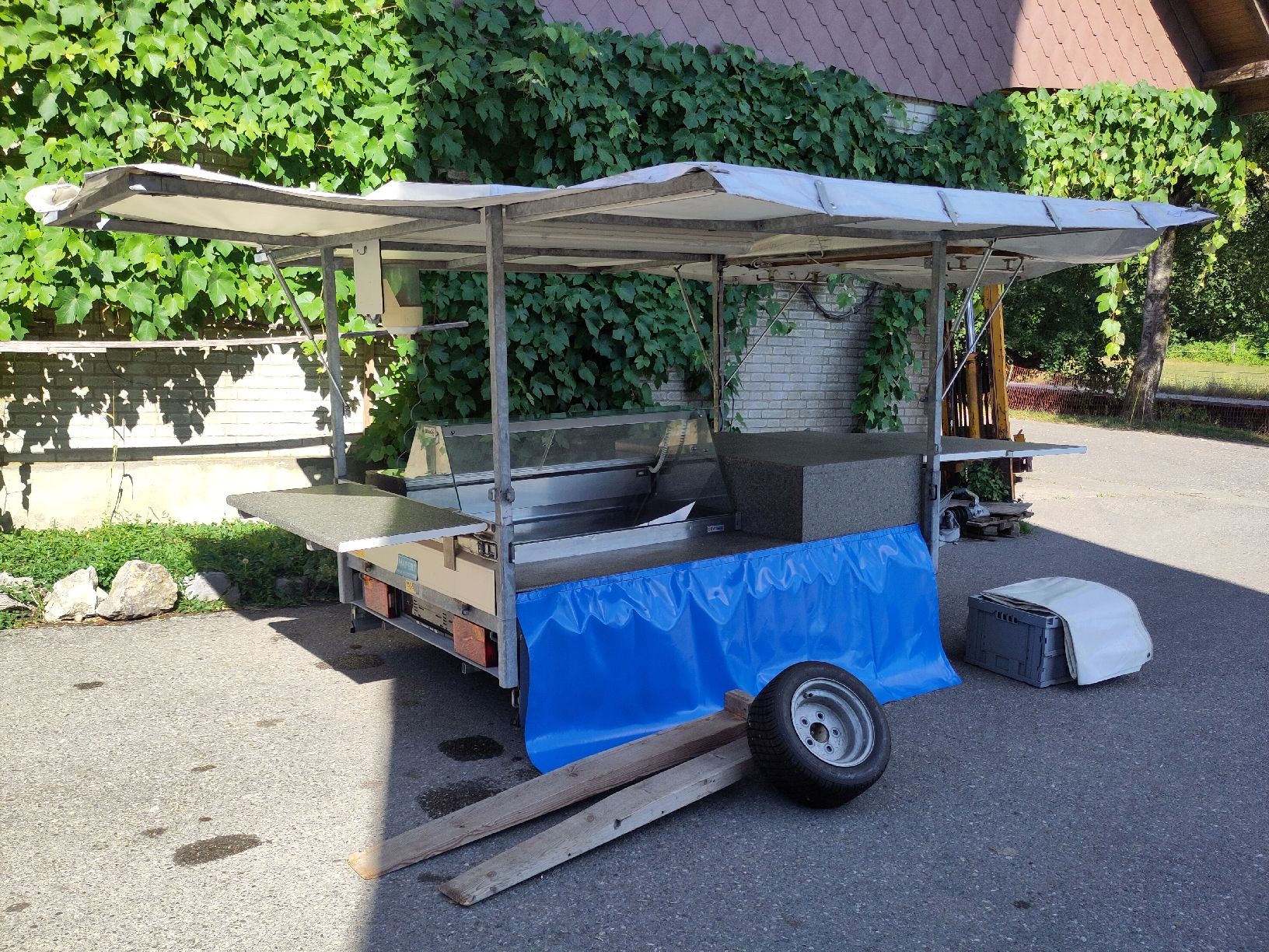 Sonstiges für Firmenanlässe & Parties: Markt-Anhänger mit Kühlung – Gebraucht aus Rothrist von Kayra-90 1