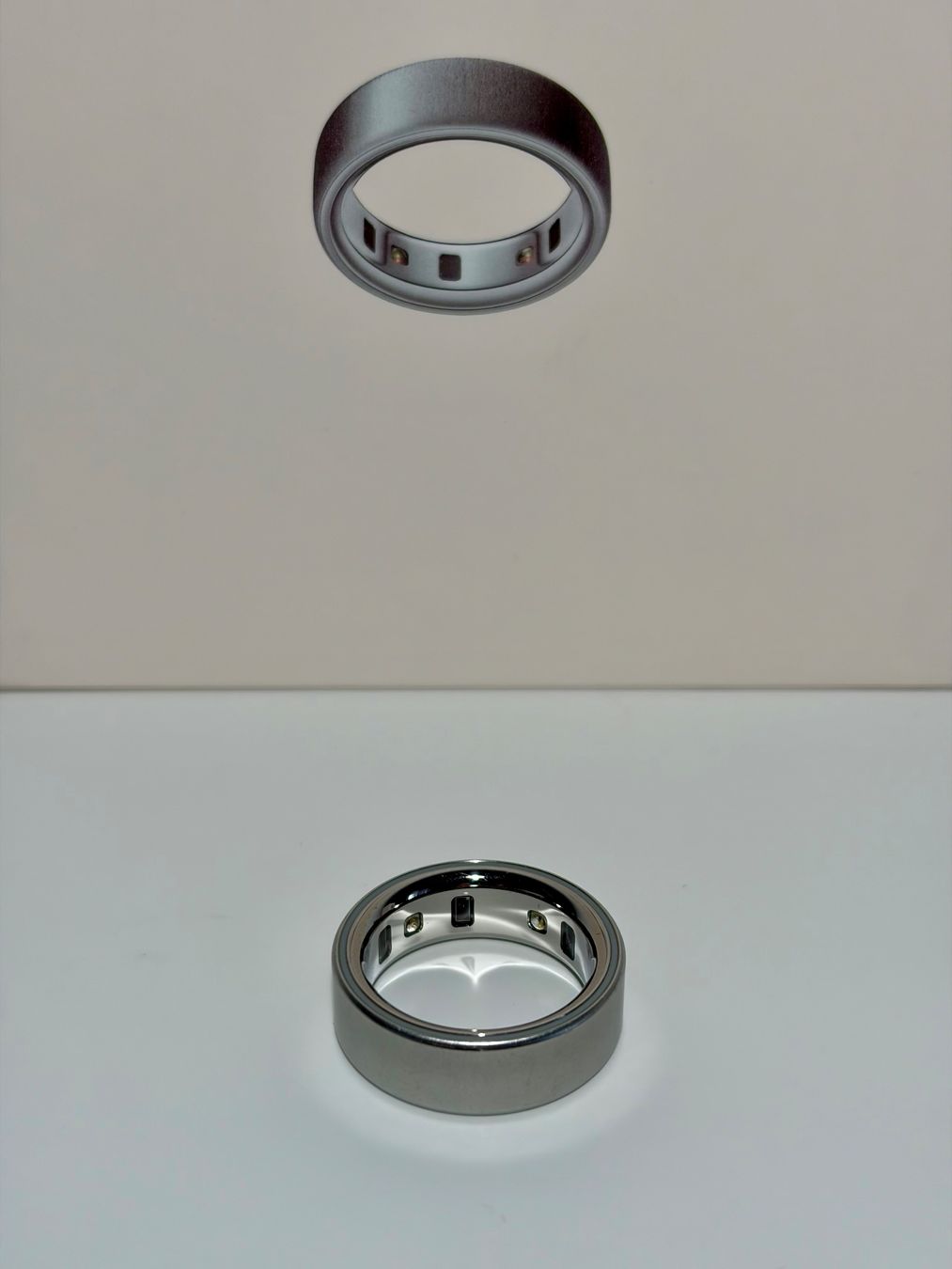 Oura Anelli: Oura Ring 4 (Grösse 10, Brushed Silver) – Usato da Zürich venduto da Wolpe23 3