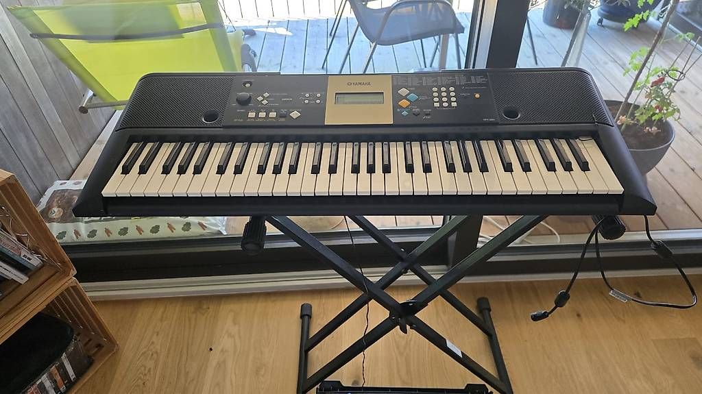 Strumenti musicali: Gut erhaltenes Yamaha Keyboard – Usato da Zollikofen venduto da mar_ttt5